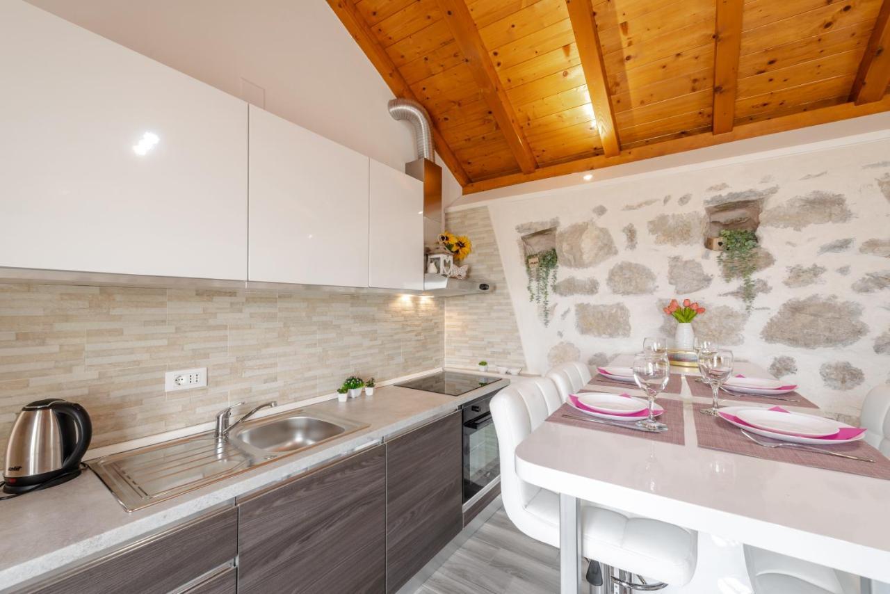 Little Stone House Appartement Buici  Buitenkant foto