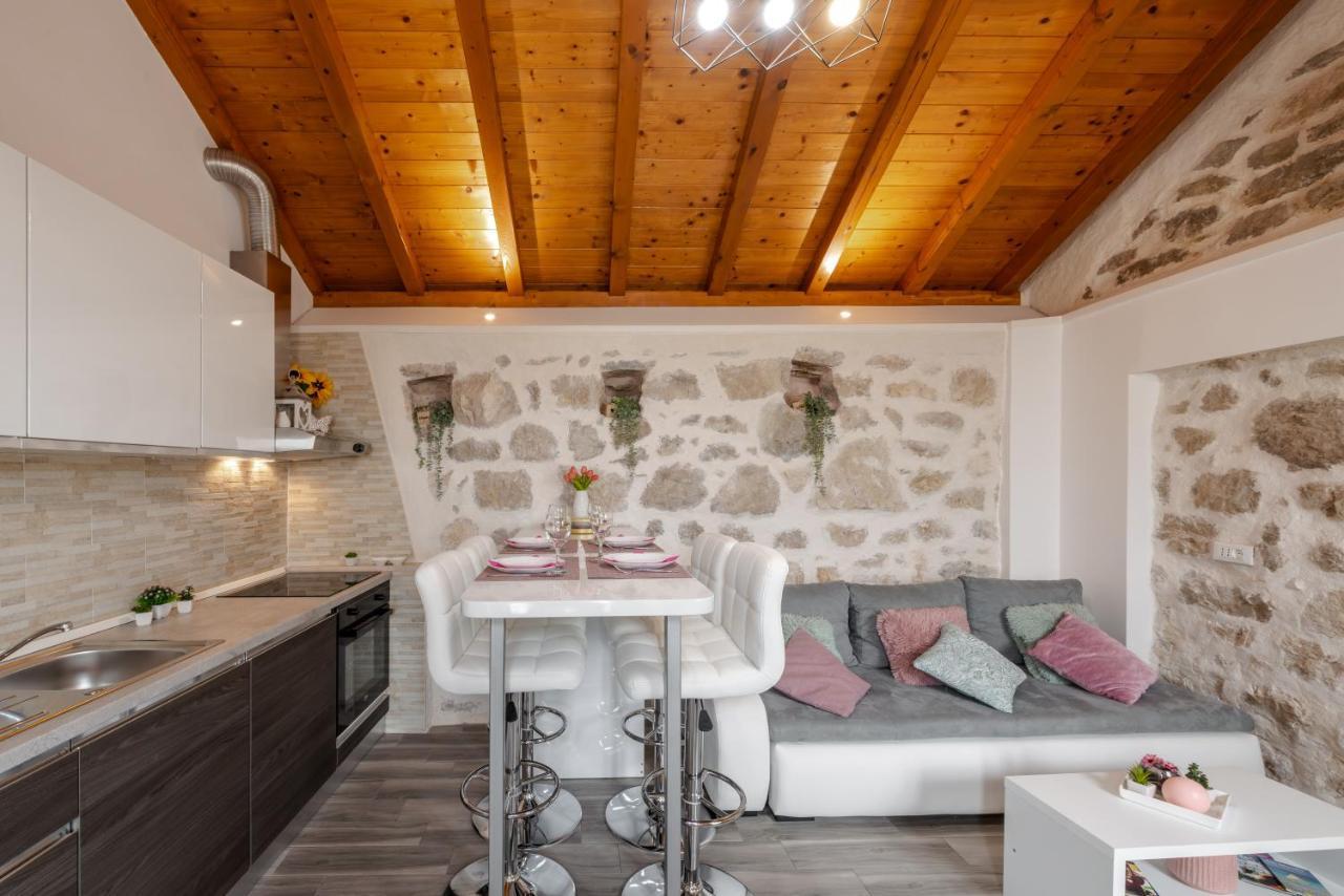 Little Stone House Appartement Buici  Buitenkant foto