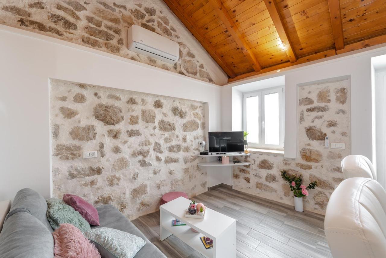 Little Stone House Appartement Buici  Buitenkant foto