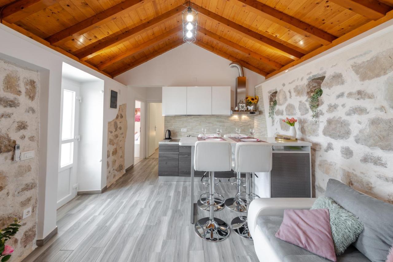 Little Stone House Appartement Buici  Buitenkant foto